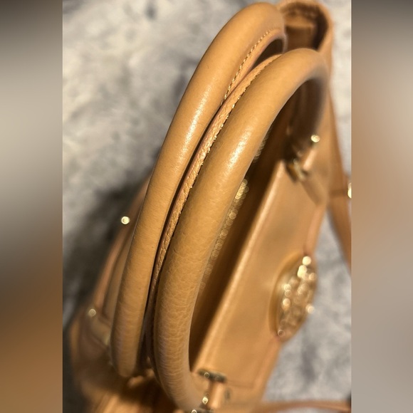 Tory Burch Amanda Classic Hobo Bag (Camel Pebbled Leather) - Picture 9 of 12